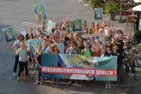 Foto 1 zur Aktion zum Erdüberlastungstag 2015 in Bonn