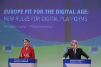 EU-Kommissarin Margrethe Vestager und EU-Kommissar Thierry Breton stellen in Brüssel Vorschläge für einen Digital Markets Act vor