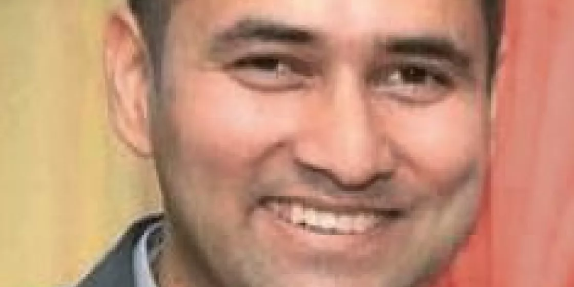 Porträtfoto Manjeet Dhakal