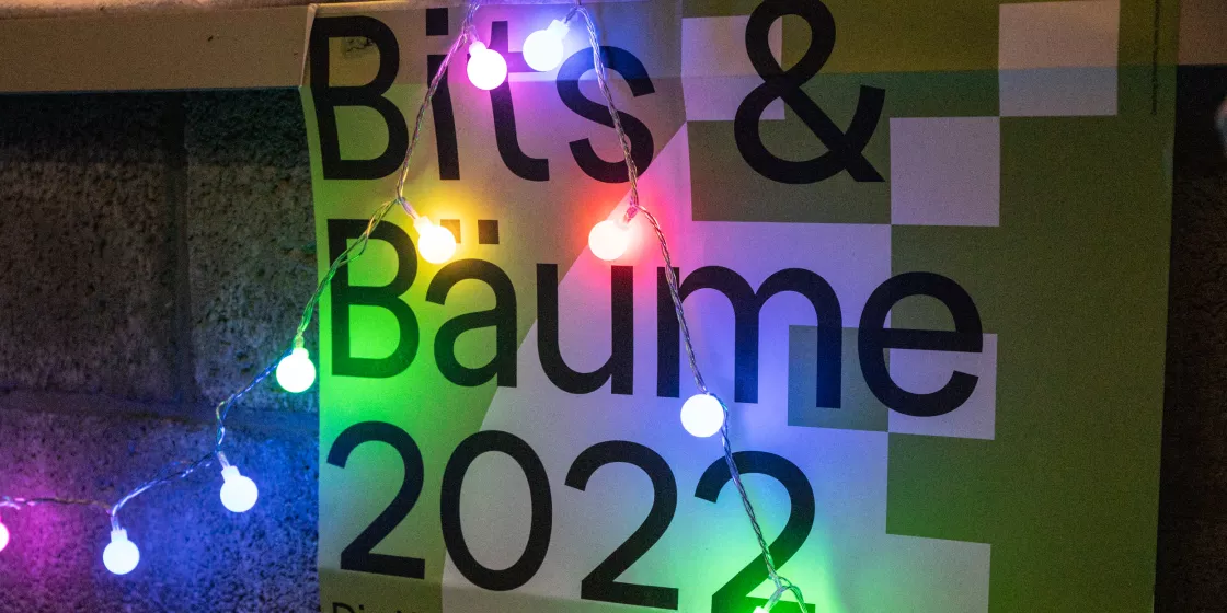 Plakat mit Lichterkette: Bits & Bäume 2022