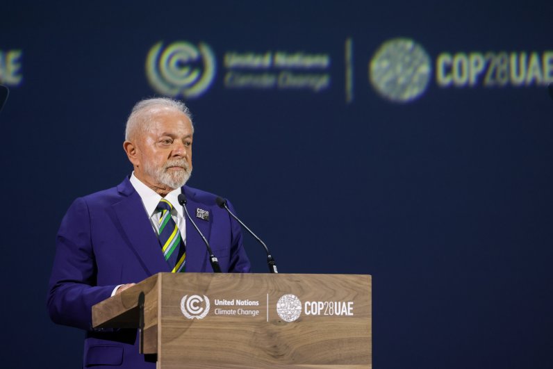 Der brasilianische Präsident Lula da Silva spricht auf der COP28