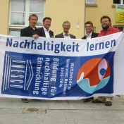 Gruppenbild bei Auszeichnung der Germanwatch Klimaexpedition durch die UNESCO, 11.07.2013 in Dinslaken